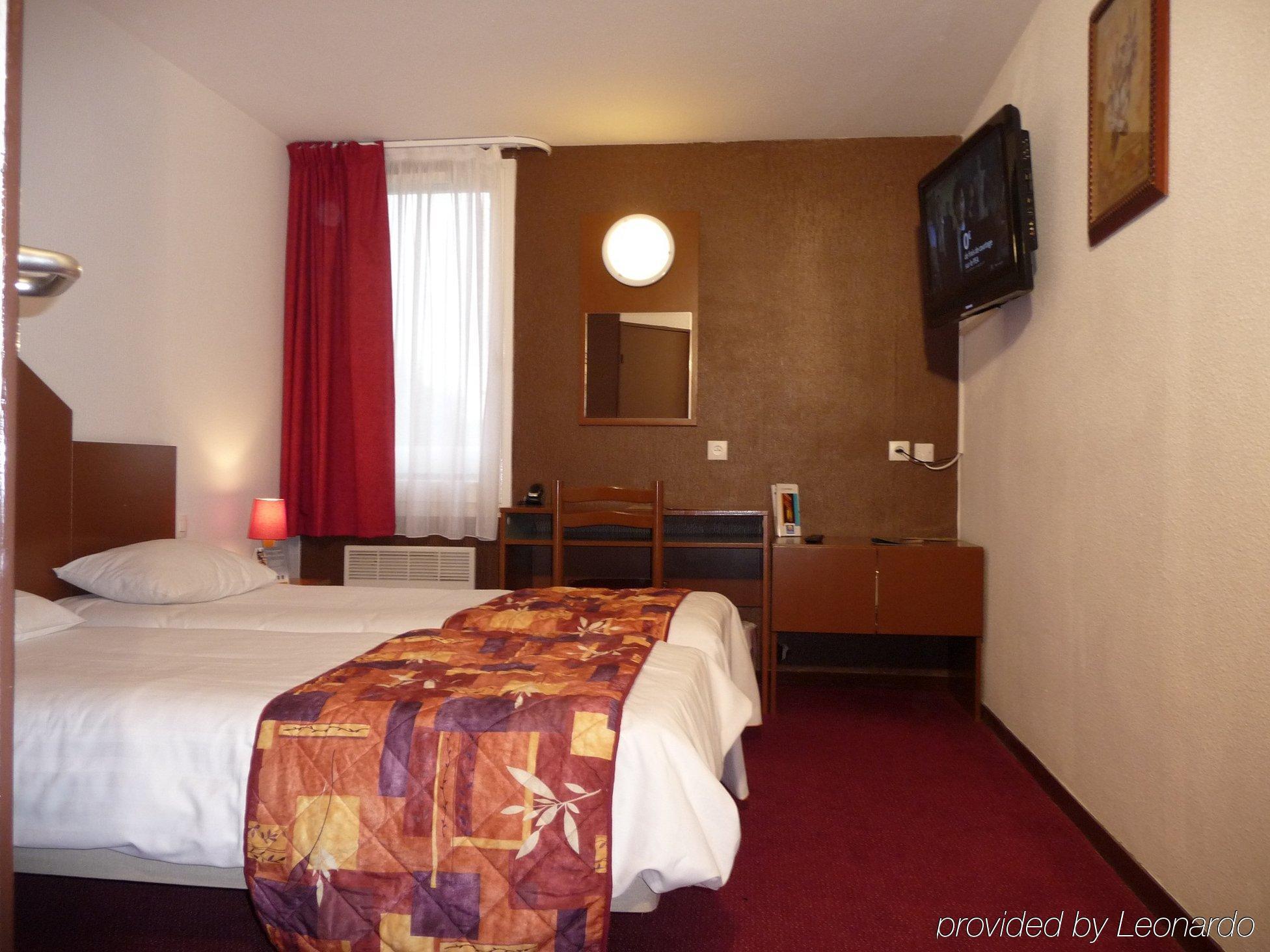 Logis Hotel Lons-Le-Saunier - Restaurant Le Grill Номер фото