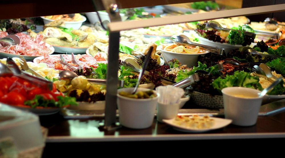 Logis Hotel Lons-Le-Saunier - Restaurant Le Grill Экстерьер фото