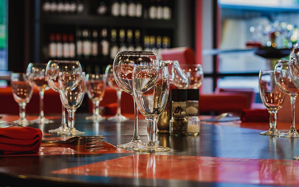 Logis Hotel Lons-Le-Saunier - Restaurant Le Grill Экстерьер фото