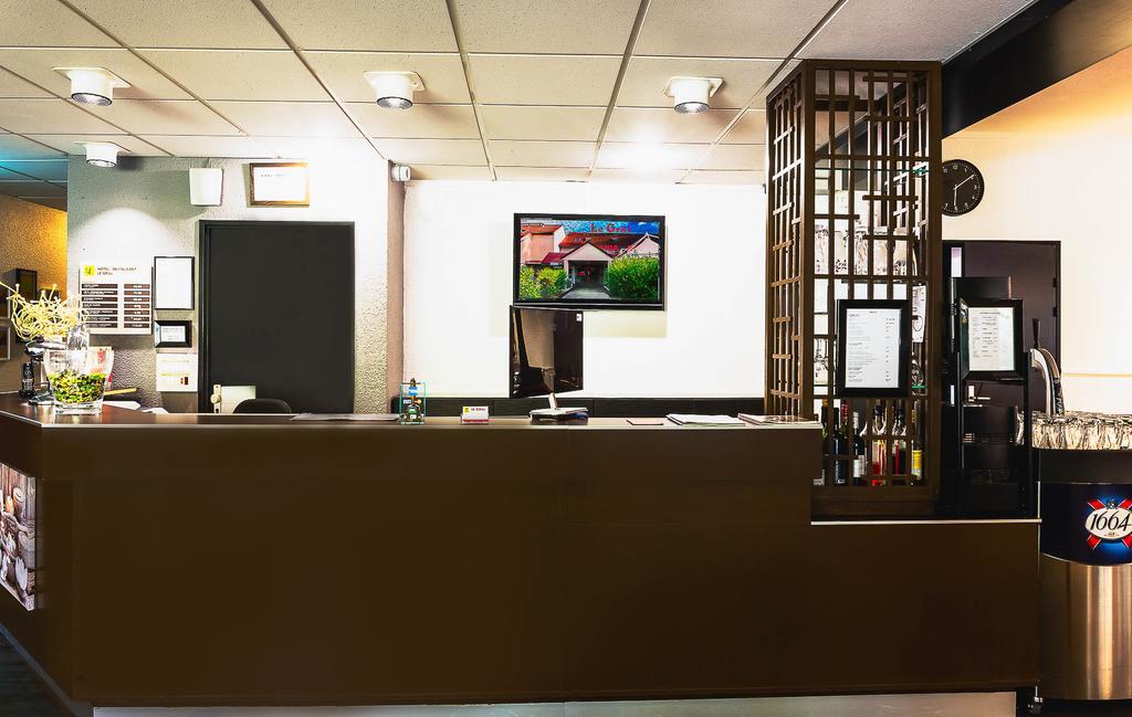 Logis Hotel Lons-Le-Saunier - Restaurant Le Grill Экстерьер фото