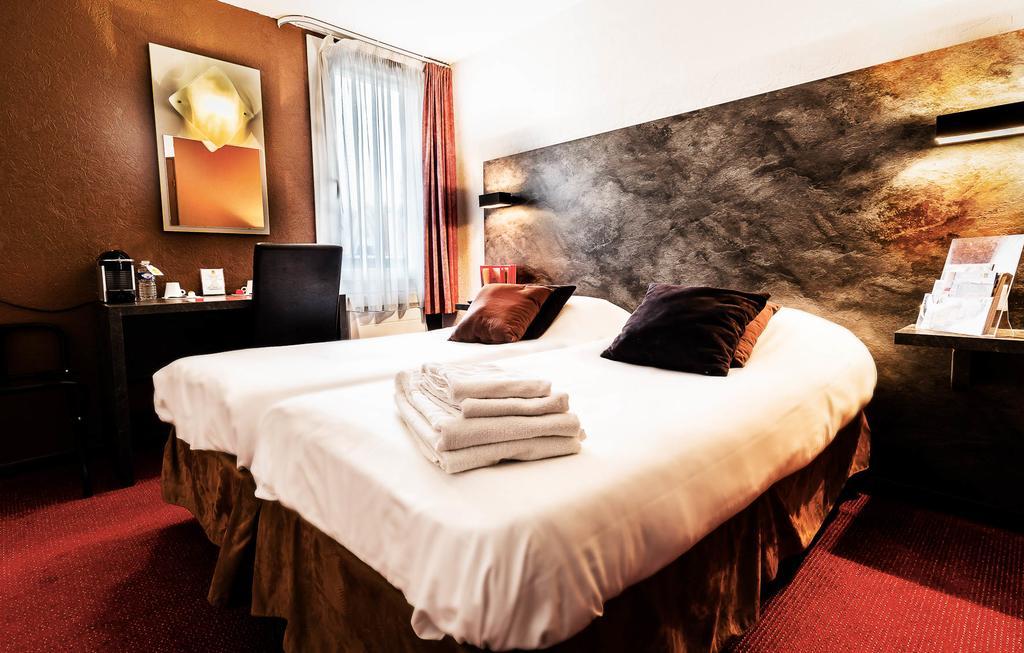 Logis Hotel Lons-Le-Saunier - Restaurant Le Grill Экстерьер фото