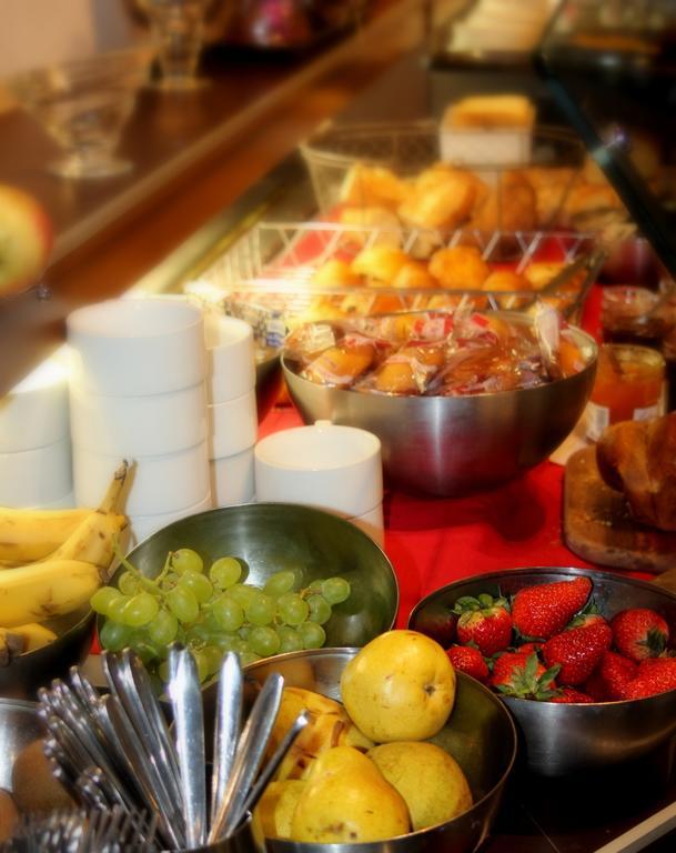 Logis Hotel Lons-Le-Saunier - Restaurant Le Grill Экстерьер фото