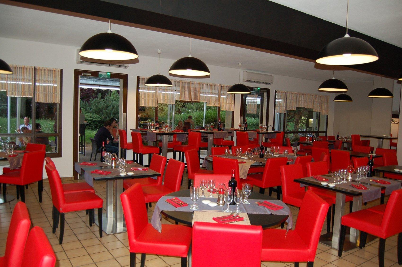 Logis Hotel Lons-Le-Saunier - Restaurant Le Grill Экстерьер фото