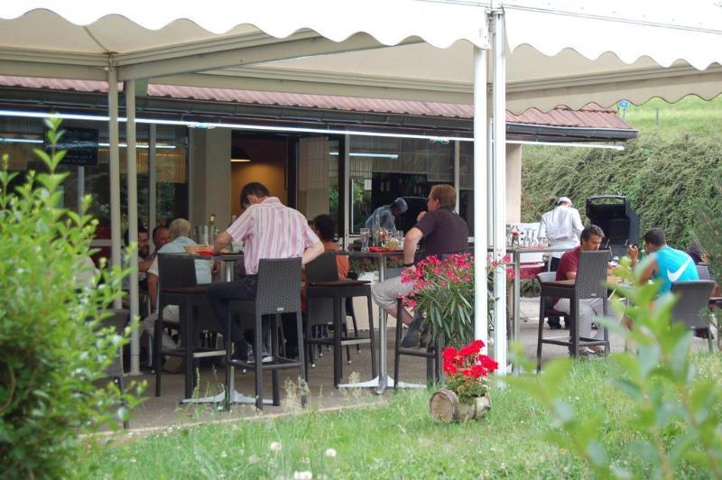 Logis Hotel Lons-Le-Saunier - Restaurant Le Grill Экстерьер фото