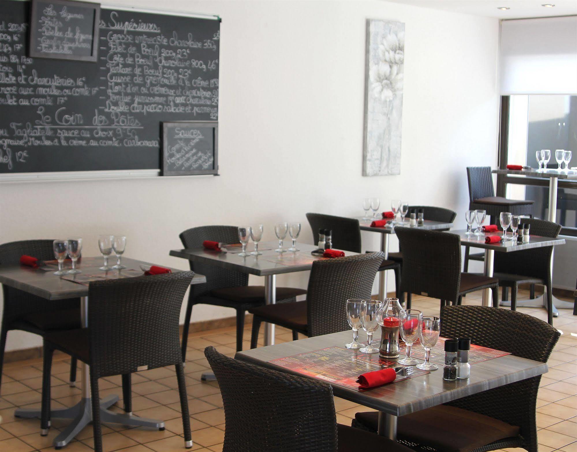 Logis Hotel Lons-Le-Saunier - Restaurant Le Grill Экстерьер фото