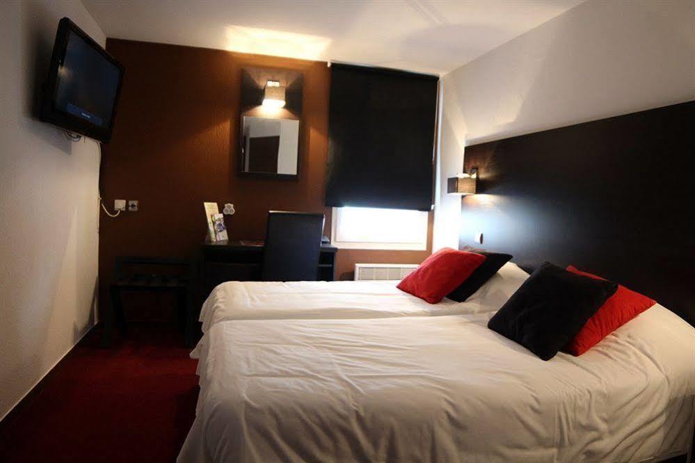 Logis Hotel Lons-Le-Saunier - Restaurant Le Grill Экстерьер фото